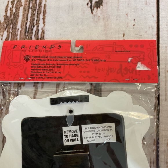 NEW FRIENDS PEEPHOLE FRAME CUP AND PICTURE FRAME - Picture 2 of 6